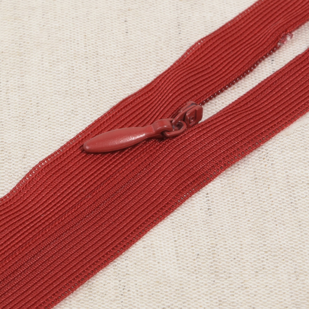 Seam-covered zipper G22 red